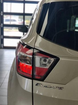 Used 2018 Ford Escape SE w/ SE Sync 3 Package image 9
