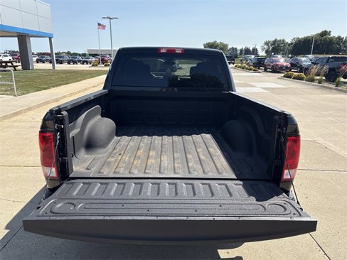 Used 2018 RAM 1500 Express image 12