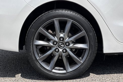 Used 2018 MAZDA MAZDA3 Grand Touring w/ Premium Equipment Package image 11