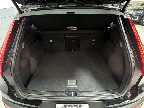 Used 2024 Volvo XC40 B5 Core w/ Climate Package image 12