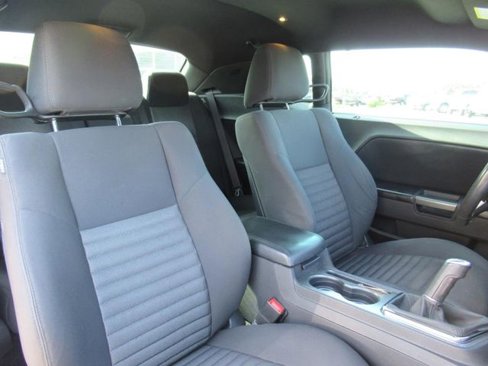 Used 2014 Dodge Challenger R/T image 9