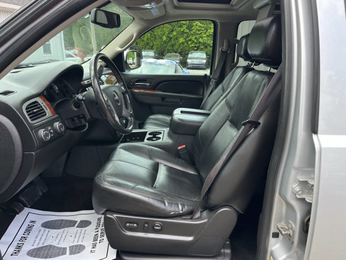 Used 2012 GMC Yukon XL SLT w/ SLT-2 Equipment Package image 5