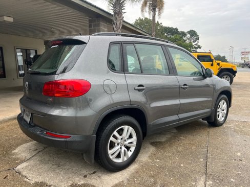 Used 2016 Volkswagen Tiguan S image 5