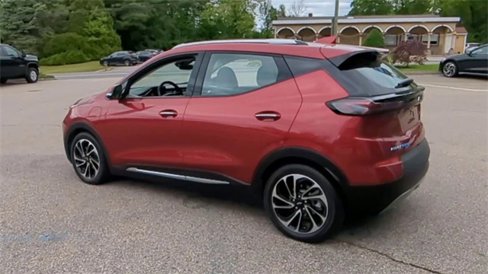 Certified 2022 Chevrolet Bolt EUV Premier w/ Sun & Sound Package image 6