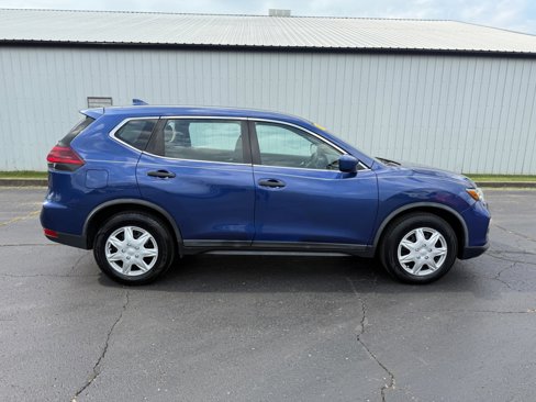 Used 2018 Nissan Rogue S image 2
