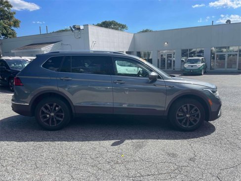 Used 2022 Volkswagen Tiguan SE w/ Panoramic Sunroof Package image 5