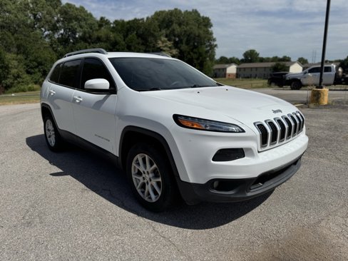 Used 2018 Jeep Cherokee Latitude image 1