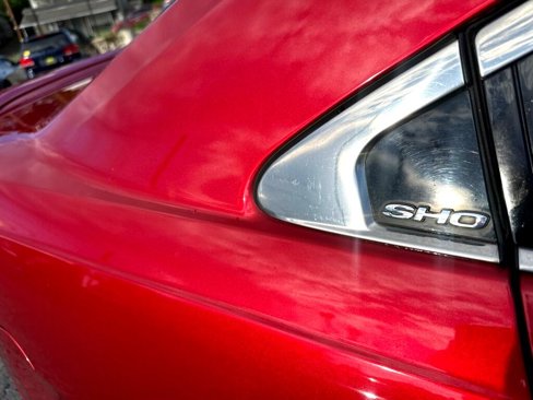 Used 2010 Ford Taurus SHO image 3