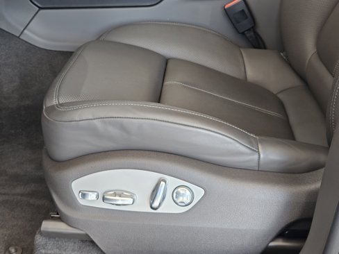 Certified 2025 Porsche Macan image 23