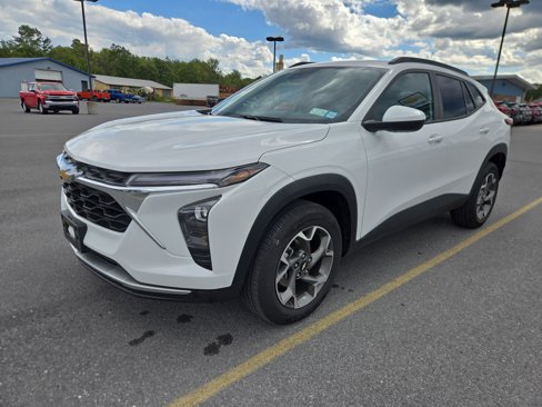 Used 2024 Chevrolet Trax LT w/ Driver Confidence Package image 8