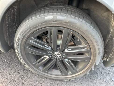 Used 2022 Volkswagen Tiguan SE R-Line image 27