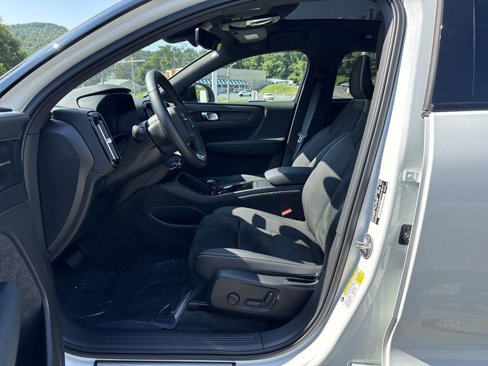 Certified 2022 Volvo C40 P8 Recharge Ultimate image 9