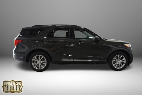 Used 2022 Ford Explorer XLT w/ Equipment Group 202A image 10