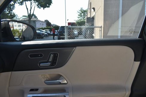 Used 2021 Mercedes-Benz GLB 250 4MATIC image 17