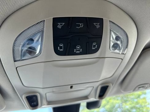 Used 2020 Chrysler Pacifica Limited image 29