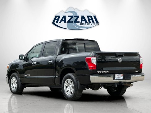 Used 2019 Nissan Titan SV image 5