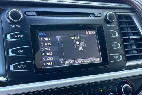 Used 2019 Toyota Highlander LE image 19