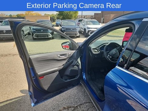 Used 2022 Ford Escape Titanium w/ Class II Trailer Tow Package image 9