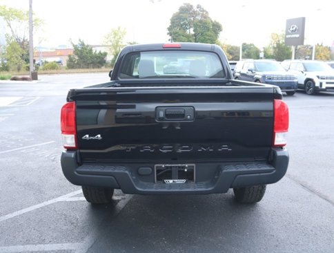 Used 2016 Toyota Tacoma SR image 4