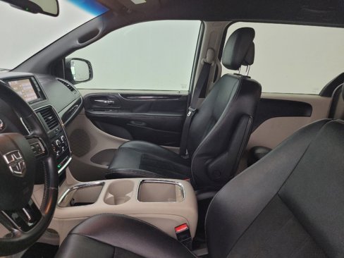 Used 2017 Dodge Grand Caravan SXT image 17