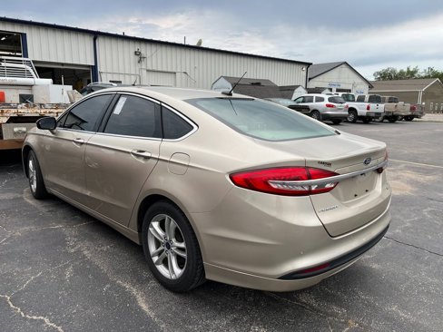 Used 2018 Ford Fusion SE w/ Fusion SE Technology Package image 3