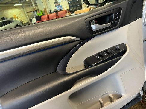 Used 2017 Toyota Highlander Limited image 36