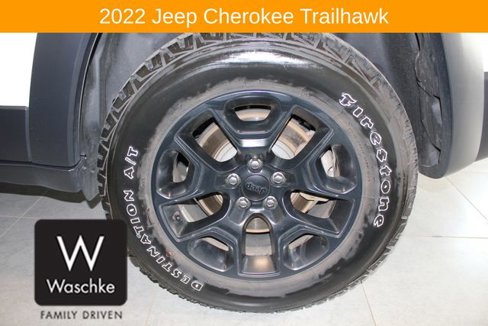 Used 2022 Jeep Cherokee Trailhawk w/ Trailer Tow Group image 12