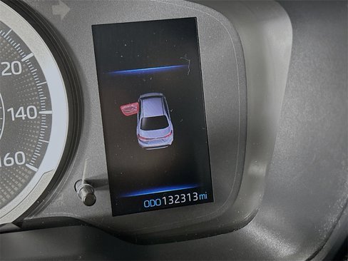 Used 2021 Toyota Corolla LE image 4
