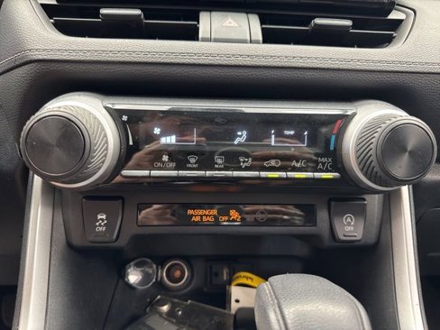 Used 2019 Toyota RAV4 LE image 21