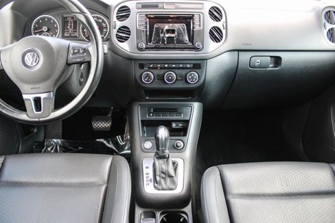 Used 2017 Volkswagen Tiguan S image 17
