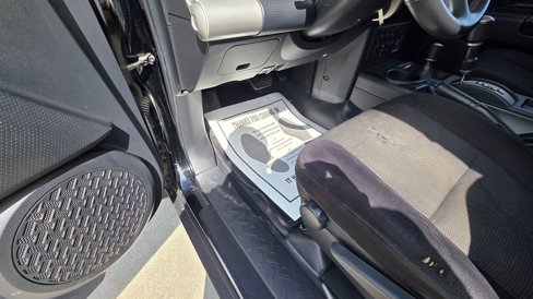 Used 2013 Toyota FJ Cruiser 4WD image 23