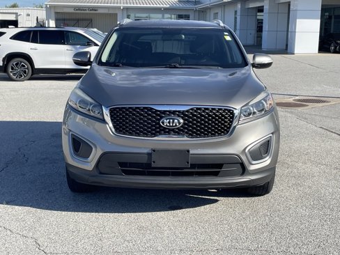 Used 2017 Kia Sorento LX image 2