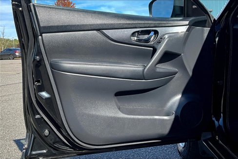 Used 2018 Nissan Rogue S image 17