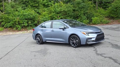 Used 2023 Toyota Corolla SE image 2