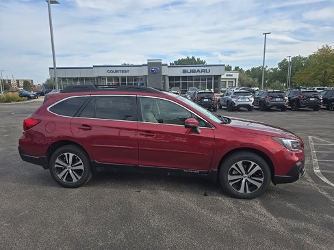Used 2018 Subaru Outback 3.6R Limited image 1