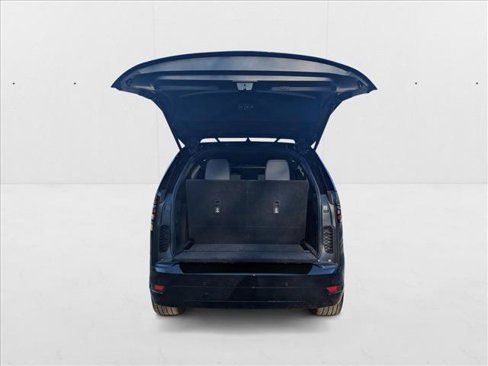 Certified 2024 Land Rover Discovery Dynamic SE image 11
