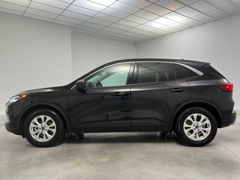 Used 2024 Ford Escape Active w/ Cold Weather Package image 4