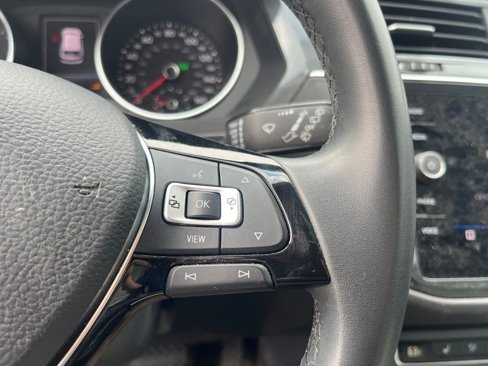Used 2020 Volkswagen Tiguan SE image 13