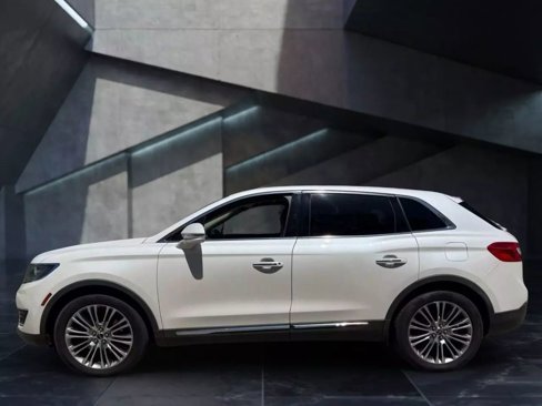 Used 2017 Lincoln MKX Reserve w/ Enhanced Security Package image 4