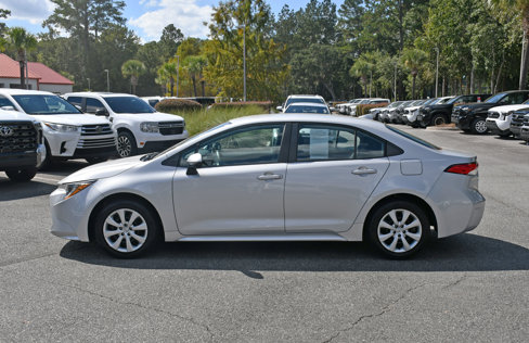 Used 2022 Toyota Corolla LE image 2