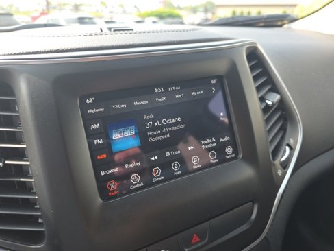 Used 2019 Jeep Cherokee Latitude Plus w/ Comfort/Convenience Group image 23