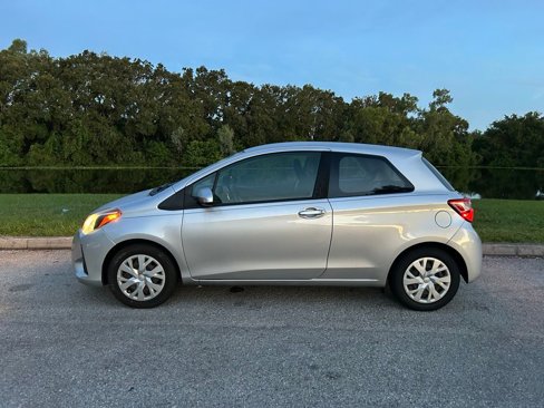 Used 2018 Toyota Yaris L image 2