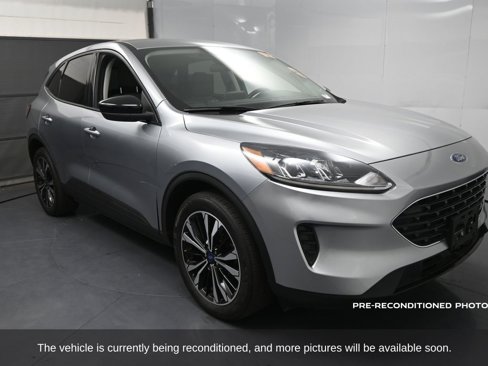 Used 2022 Ford Escape SE w/ SE Sport Appearance Package image 5