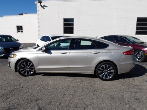 Used 2019 Ford Fusion SE image 3