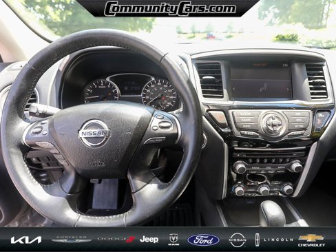 Used 2019 Nissan Pathfinder SV image 13