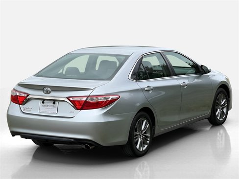 Used 2016 Toyota Camry SE image 5