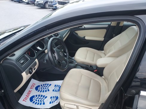 Used 2017 Volkswagen Jetta SE image 14