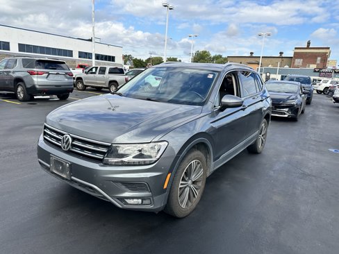 Used 2018 Volkswagen Tiguan SEL w/ 3rd Row Seat Package image 3