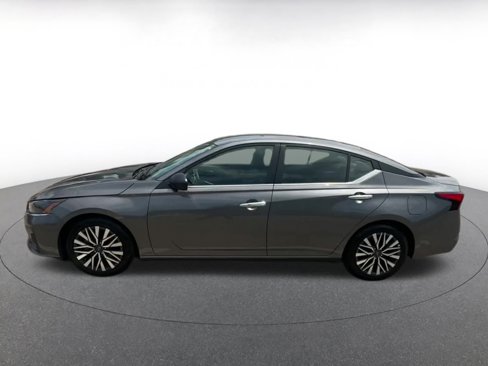 Used 2024 Nissan Altima 2.5 SV image 9