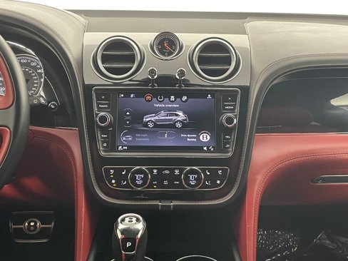 Used 2019 Bentley Bentayga image 17